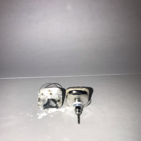 Four sets of beautiful earrings - Picture 11 of 12